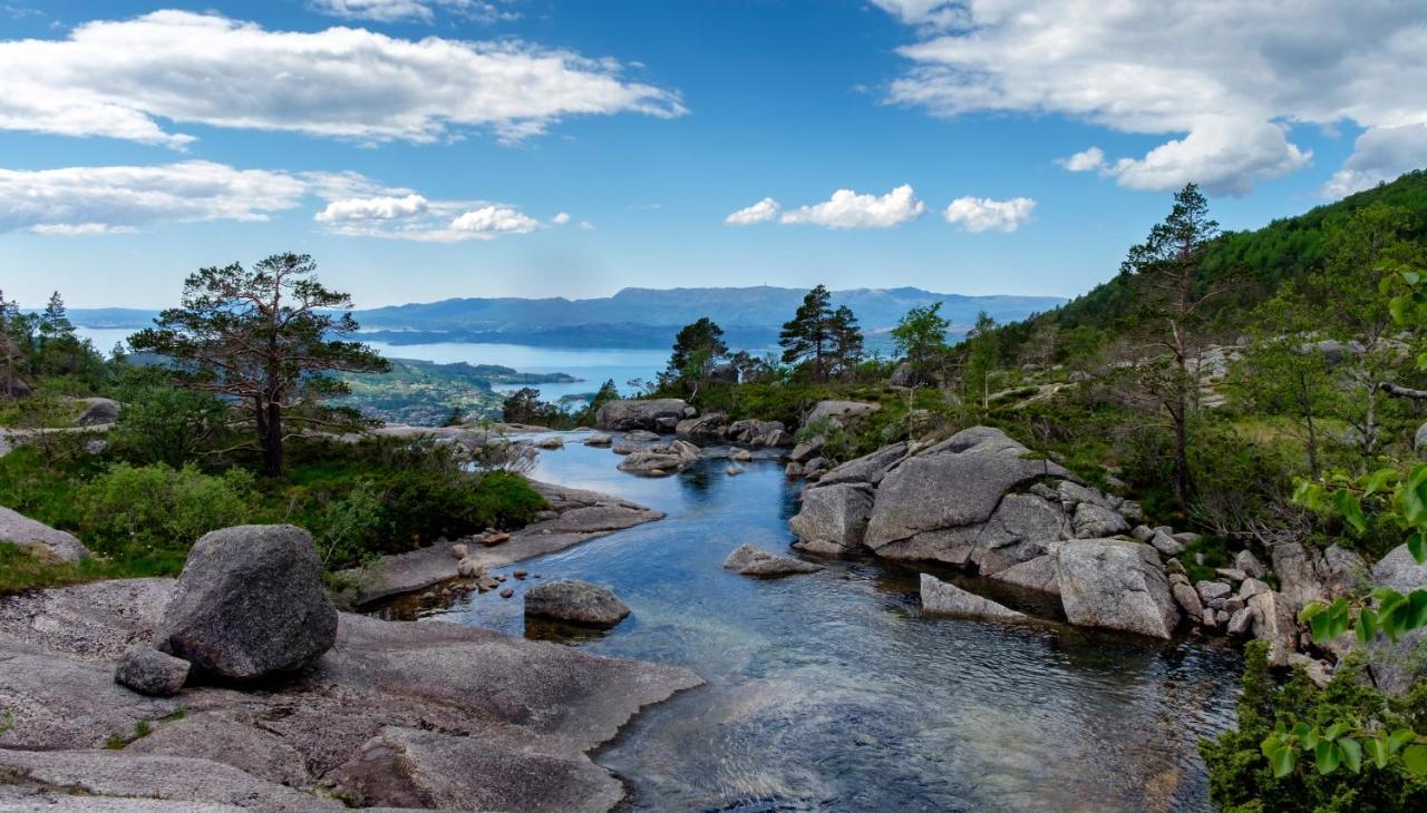 Husnes Sentrum Hotell Buitenkant foto