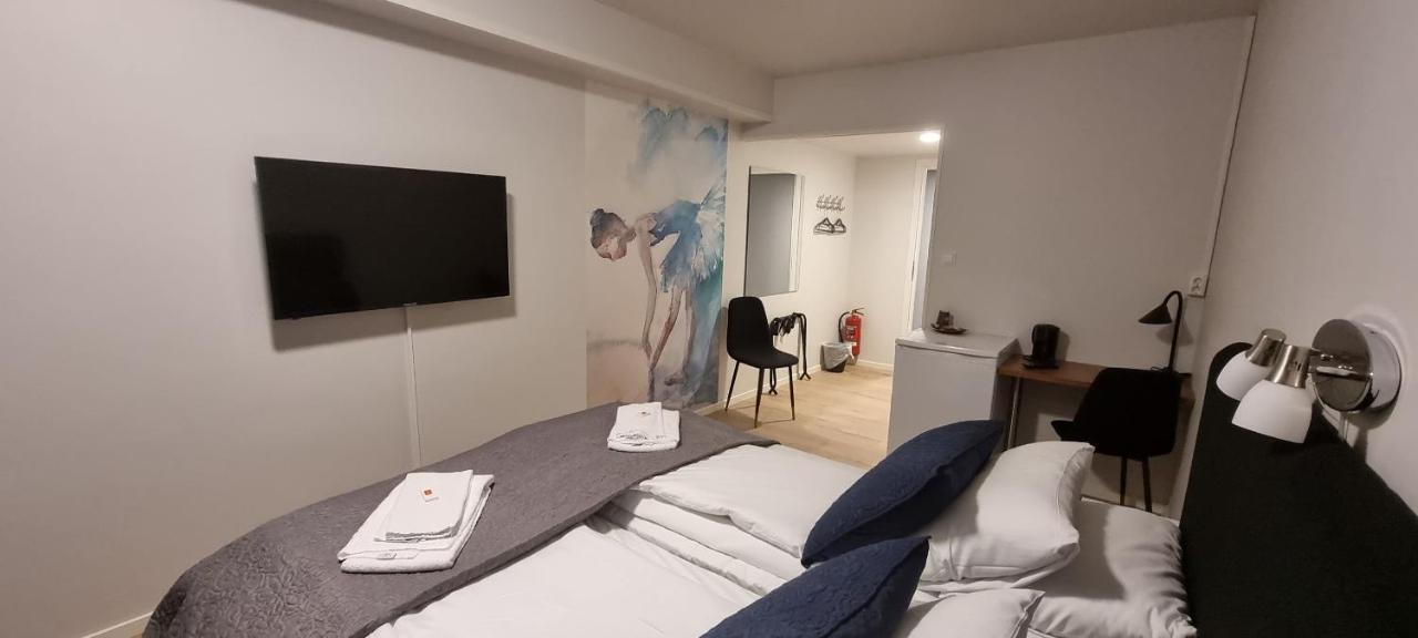 Husnes Sentrum Hotell Buitenkant foto