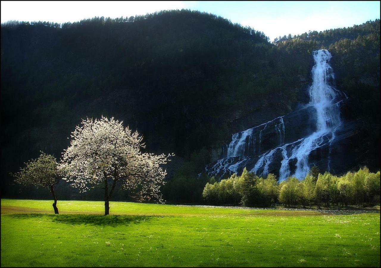 Husnes Sentrum Hotell Buitenkant foto