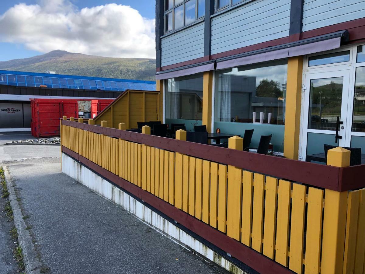 Husnes Sentrum Hotell Buitenkant foto