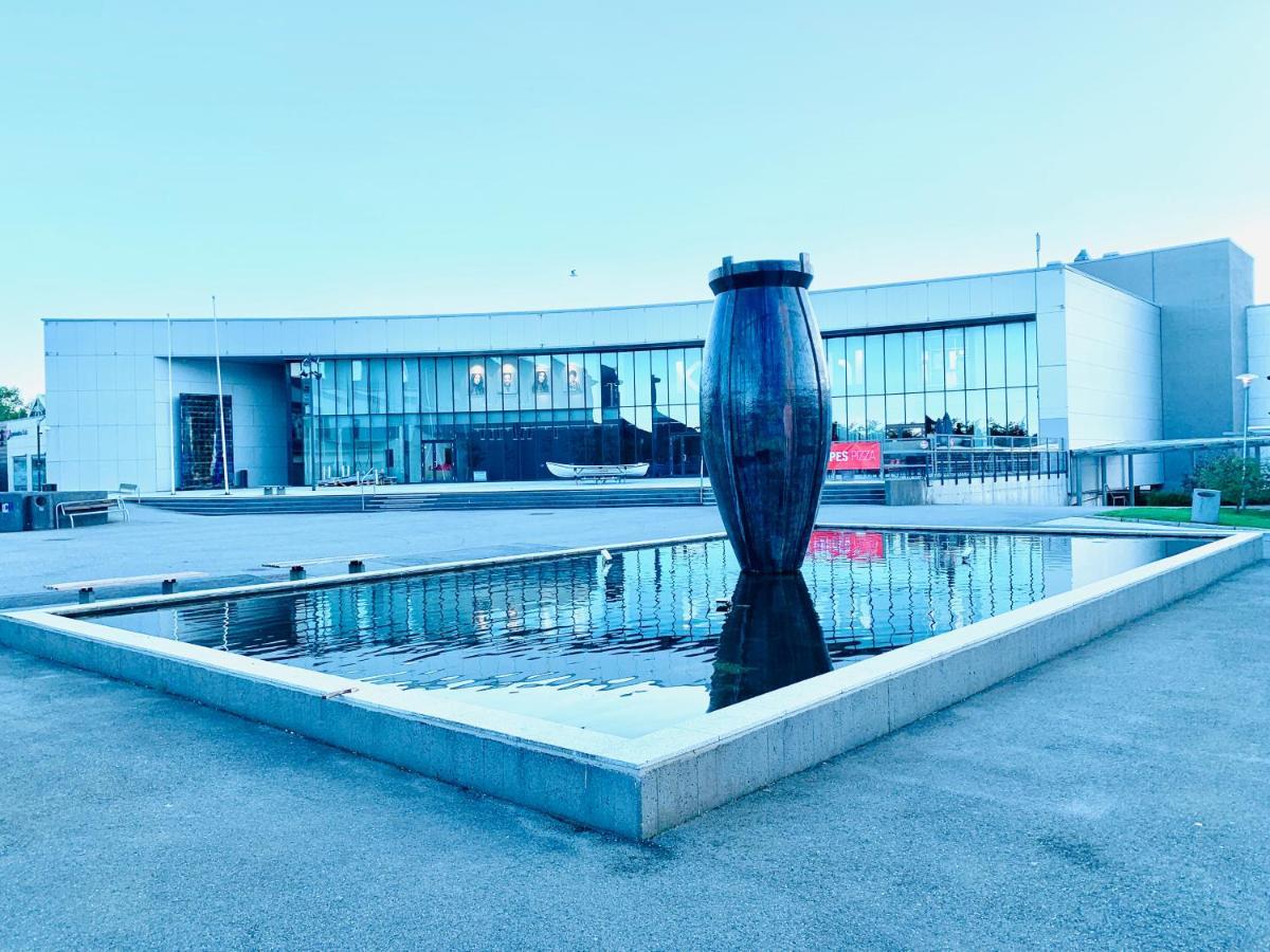 Husnes Sentrum Hotell Buitenkant foto