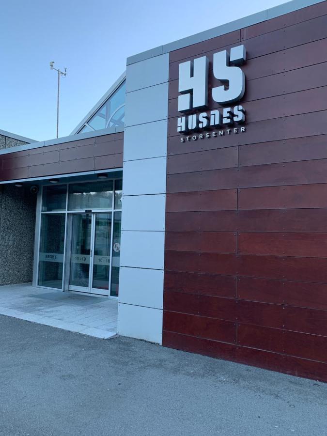Husnes Sentrum Hotell Buitenkant foto